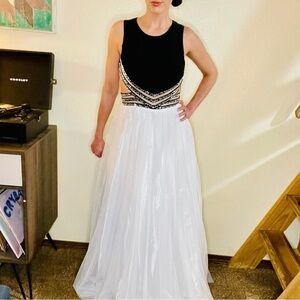 🦓💎Black & White Jeweled Cutout Prom Gown​​​